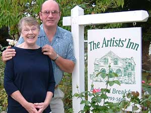These two have found happiness running an inn. 