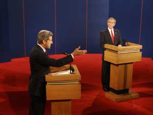 Democratic presidential candidate John Kerry (L) m 