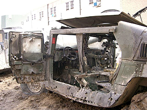 VEHICULOS Y BLINDADOS PORTATROPAS - Página 2 20060315_humvee_2