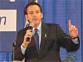 Pawlenty introduces McCain