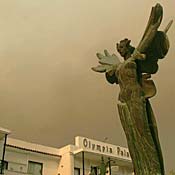 The winged statue of victory in Ancient ... 