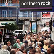 Customers pull out money at Northern Rock bank 