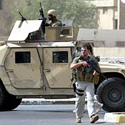 Blackwater personnel secure bomb site 