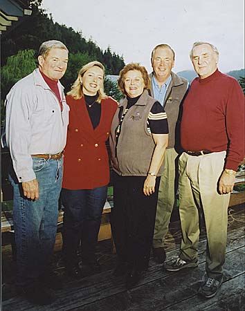 
                From left, Sen. Kit Bond, unidentified woman, Nancy Murkowski, Sen. Frank Murkowski, Bill Allen.
                                    (No credit)
                                