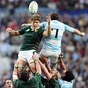 South Africa and Argentina rugby teams battle. 