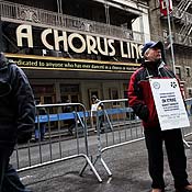 Broadway stagehand pickets 