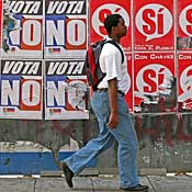 Posters for and against Venezuela amendments 