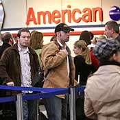 Air passengers wait at O'Hare airport 