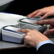 Airport passengers scanned for fingerprints 