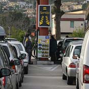 Italian drivers line up for gas in Naples 