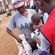 A Kenyan mother gets items in Red Cross line 