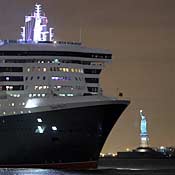 Queen Mary 2 sails past Statue of Liberty 
