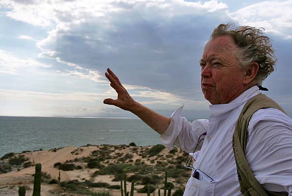 
                Atmospheric scientist Carl Hodges wants to stop sea level rise by creating vast saltwater irrigated farms along the world's desert coasts.
                                    (Sam Eaton)
                                
