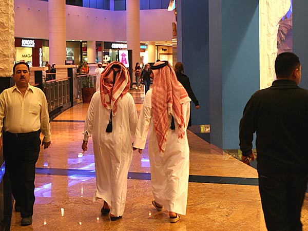 
                Two Emerati men wear crisp white gowns called kandoora in a Dubai shopping mall. The national dress is considered almost mandatory for native citizens of the United Arab Emirates.
                                    (Sam Eaton)
                                