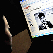 Internet user looks at Yahoo website 