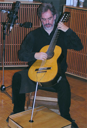 Photo: #Paul Galbraith holds his guitar like a cello, supporting the 