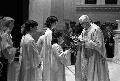 Cardinal Joseph Ratzinger, now Pope Benedict XVI, distributed communion at a 1984 Mass at the University of St. Thomas.