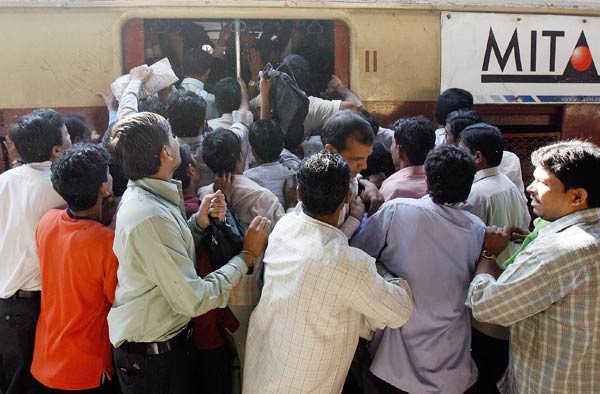 
                Indian commuters push their way onto a train in Mumbai.
                                    (Indranil Mukherjee/AFP/Getty Images)
                                