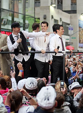
                Donnie Wahlberg, Joey McIntyre, Jordan Knight, Danny Wood, and Jonathan Knight of New Kids On The Block during the NBC "Today" show concert series at Rockefeller Center on May 16, 2008 in New York City.
                                    (Scott Gries / Getty Images)
                                