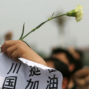Memorial flower and slogan in China 