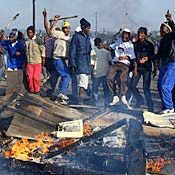 Reiger Park residents clash with police 