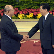 China's Hu Jintao and Taiwan's Wu Poh-hsiung 