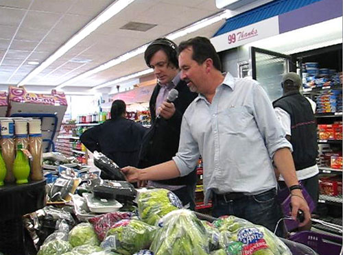 
                Brendan Newnam and The 99-cent Chef survey the cornucopia of 99-cent produce.
                                    (Pete Handelman)
                                