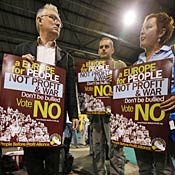 Supporters of the No campaign 