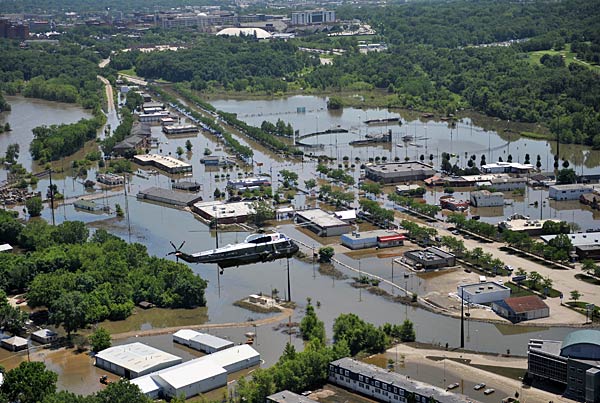 
                Presidential helicopter flies above flood damage  in Iowa City, Iowa.
                                    (Mandel Ngan / AFP / Getty Images)
                                