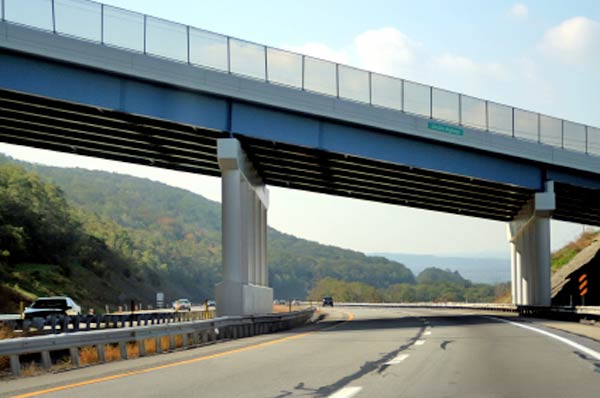 
                Bridge on Pennsylvania turnpike.
                                    (Nancy Brammer / iStockPhoto)
                                