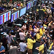 Traders at New York Mercantile Exchange 
