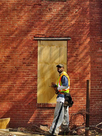 
                Shawn Chapman boards up a building in Baltimore, Md.
                                    (Lawrence Lanahan)
                                