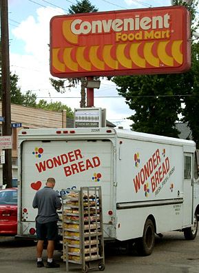 
                    Unlike most convenience stores, the Convenient Food Mart in Cleveland offers whole-grain bread for customers, but not everyone has gotten the message that it is healthier.
                                            (Julie Grant)
                                        
