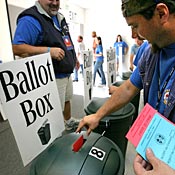 Boeing machinists vote on contract 