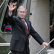 President Bush waves from Marine One 