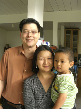 
                Galen Davis, his wife, and their three-year-old son
                                    (Nancy Marshall Genzer)
                                