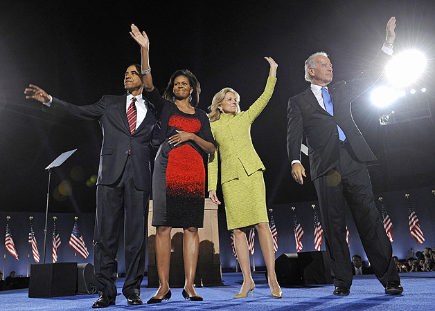 President elect Barack Obama  L  and wife Michelle  flanked by
