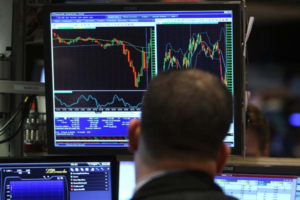 
                A trader works on the floor of the New York Stock Exchange during early trading on Dec. 5, 2008.
                                    (Spencer Platt/Getty Images)
                                