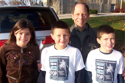 
                    Dr. Fred Kaplan and Jenna, Justin and Jared Henke at a recent Stride to Cure FOP event.
                                            (Courtesy Wendy Henke)
                                        