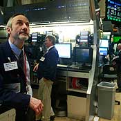 Fed maintains low interest rates 