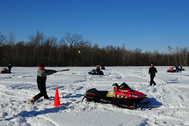 20090208_snowmobile_softball1_33.jpg