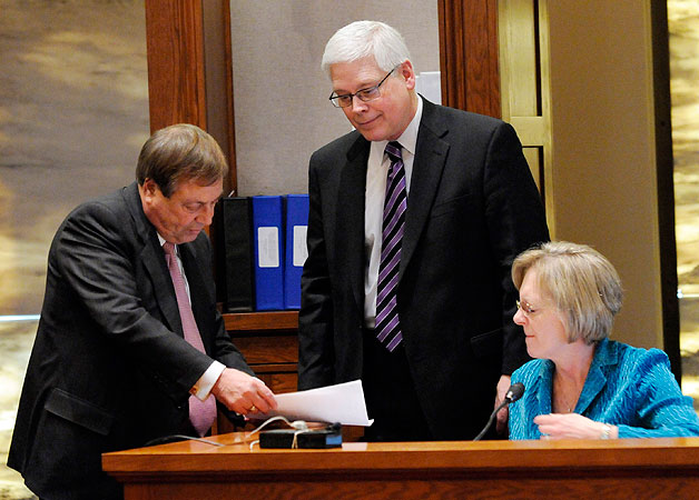 Norm Coleman attorney Joe Friedberg, left, and Al Franken attorney David Lillehaug, center, confer with witness, Pamela Fuller, election administrator for Olmsted County during the Senate vote recount trial Wednesday, Feb. 18, 2009 in St. Paul. Minn.