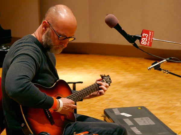Bob Mould playing a session in the MPR studios in 2008.