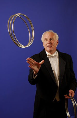 
                Gary Flesher, professional magician
                                    (Judith Ritter)
                                