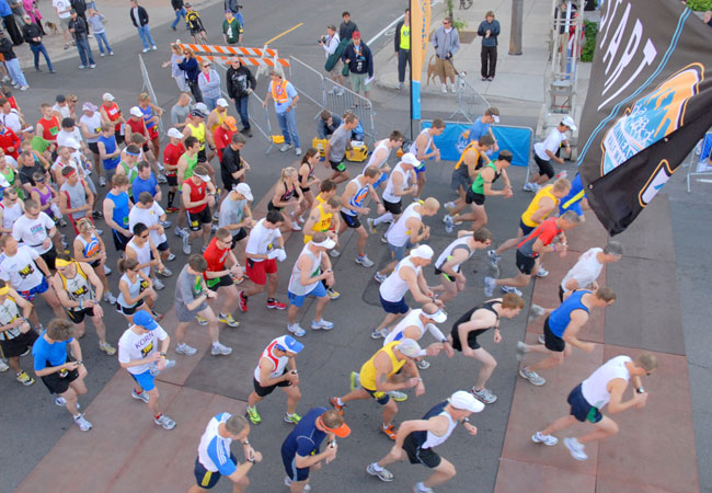 The inaugural Minneapolis Marathon kicked off at 7 a.m. this morning, as runners headed down Second Street in downtown Minneapolis. More than 1,500 participants lined up for the start. It's the second new marathon in the Twin Cities this year.
