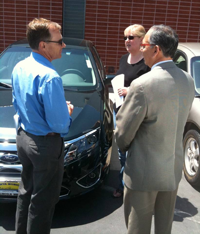 
                (From L-R) Phil Reed, senior consumer advice editor for Edmunds.com, Marketplace Host Tess Vigeland and Ron Davis, president/general manager Santa Monica Ford-Lincoln-Mercury
                                    (Josh Rogosin)
                                