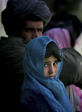 afghanistan kabul girls. Afghan girl waits at the