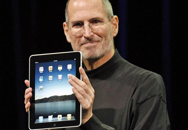 steve jobs ipad. Apple CEO Steve Jobs shows off