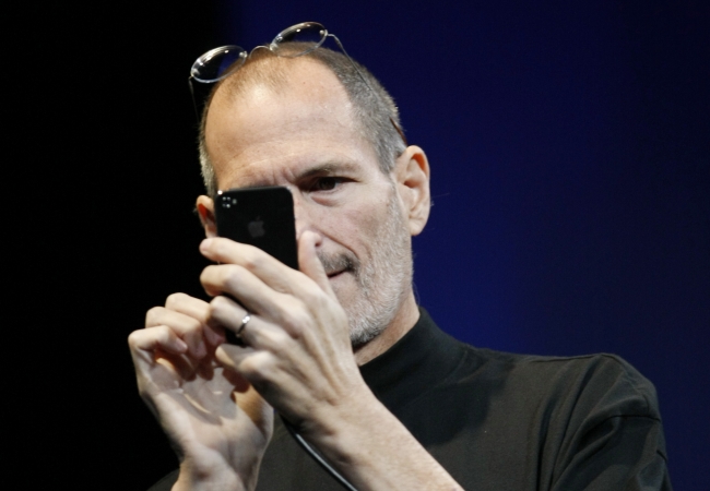 steve jobs thinner. Apple CEO Steve Jobs uses the