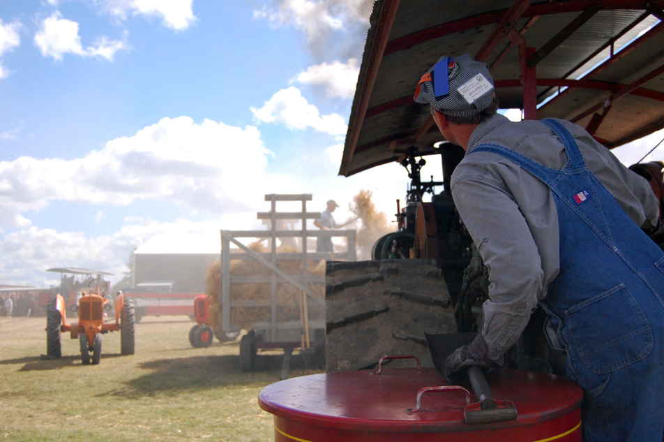 Separating wheat from chaff at the Rollag threshing festival